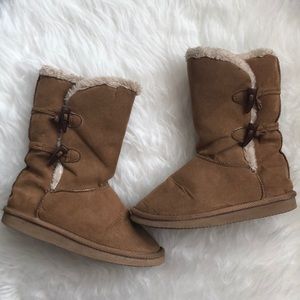 Girls’ “Ugg-like” Boots